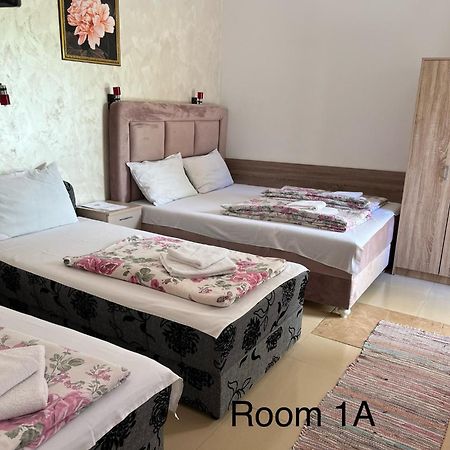 Sobe Sa Sopstvenim Kupatilom Private Rooms Bathroom In Center 诺威萨 外观 照片