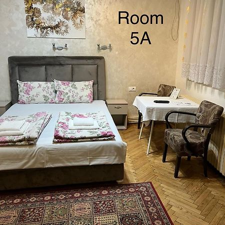 Sobe Sa Sopstvenim Kupatilom Private Rooms Bathroom In Center 诺威萨 外观 照片