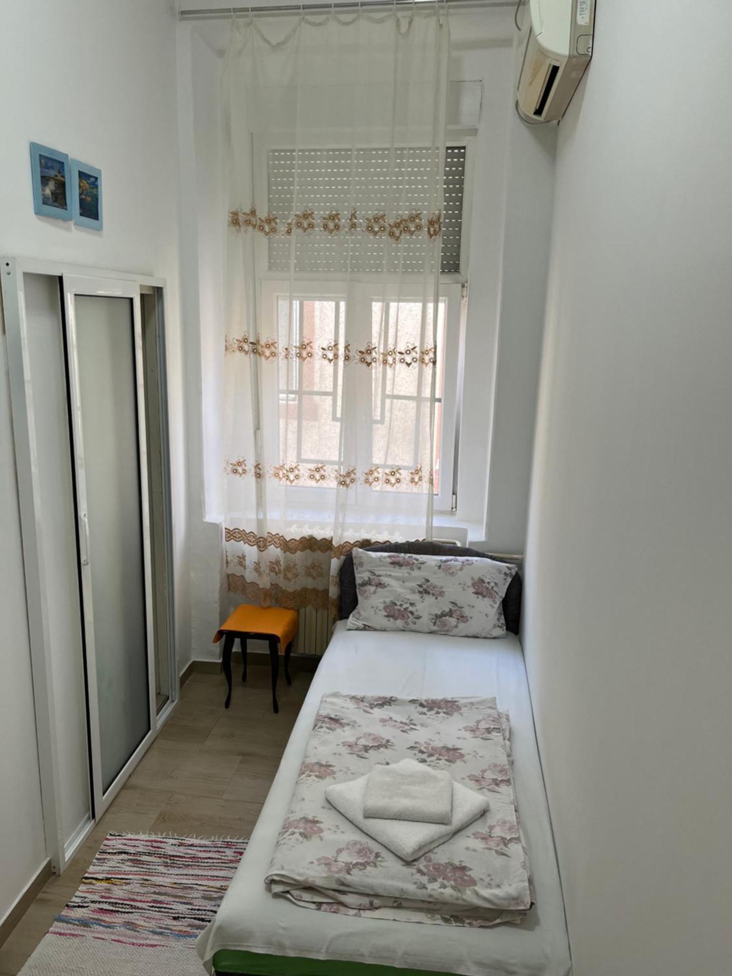 Sobe Sa Sopstvenim Kupatilom Private Rooms Bathroom In Center 诺威萨 外观 照片