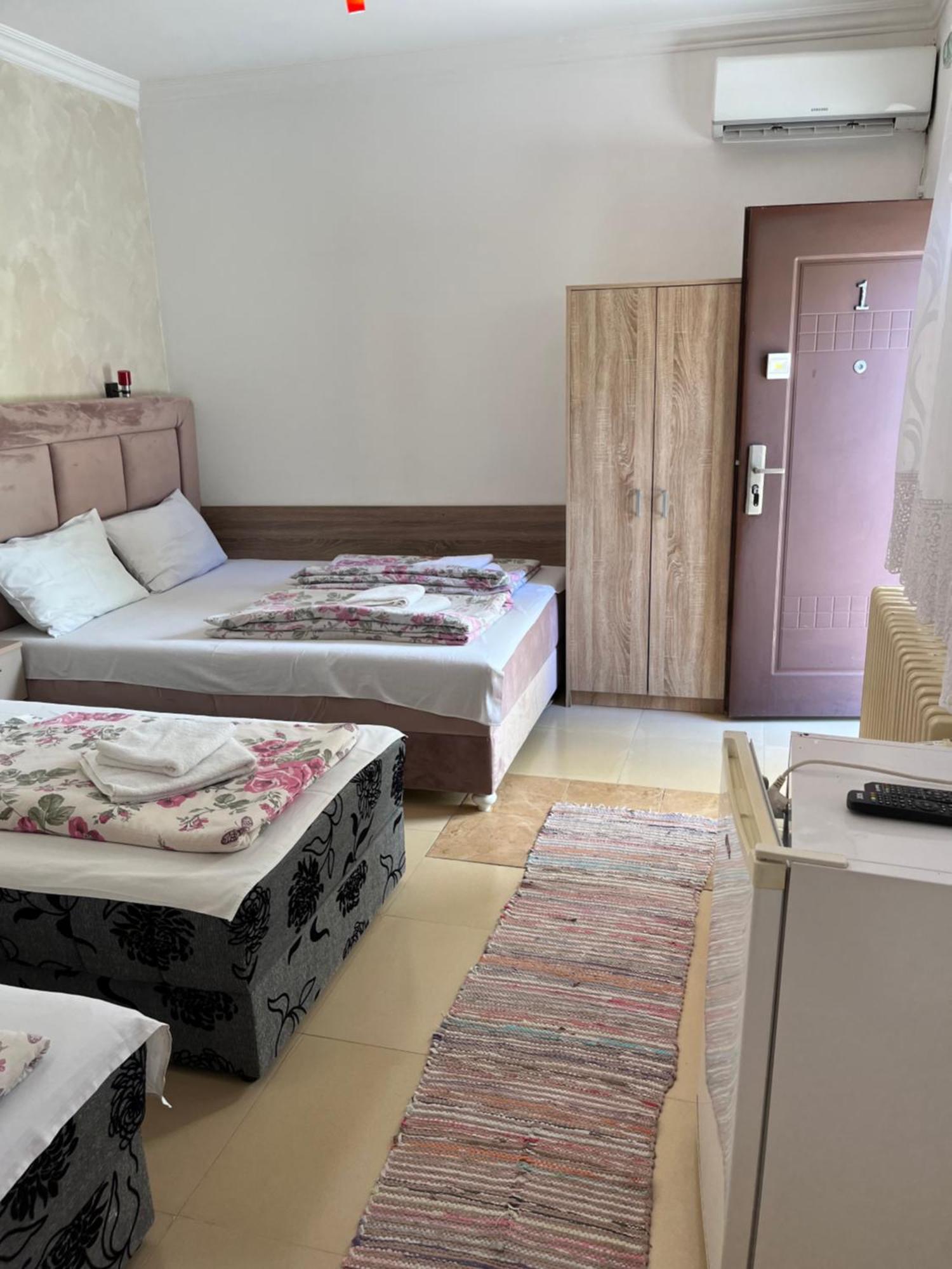Sobe Sa Sopstvenim Kupatilom Private Rooms Bathroom In Center 诺威萨 外观 照片