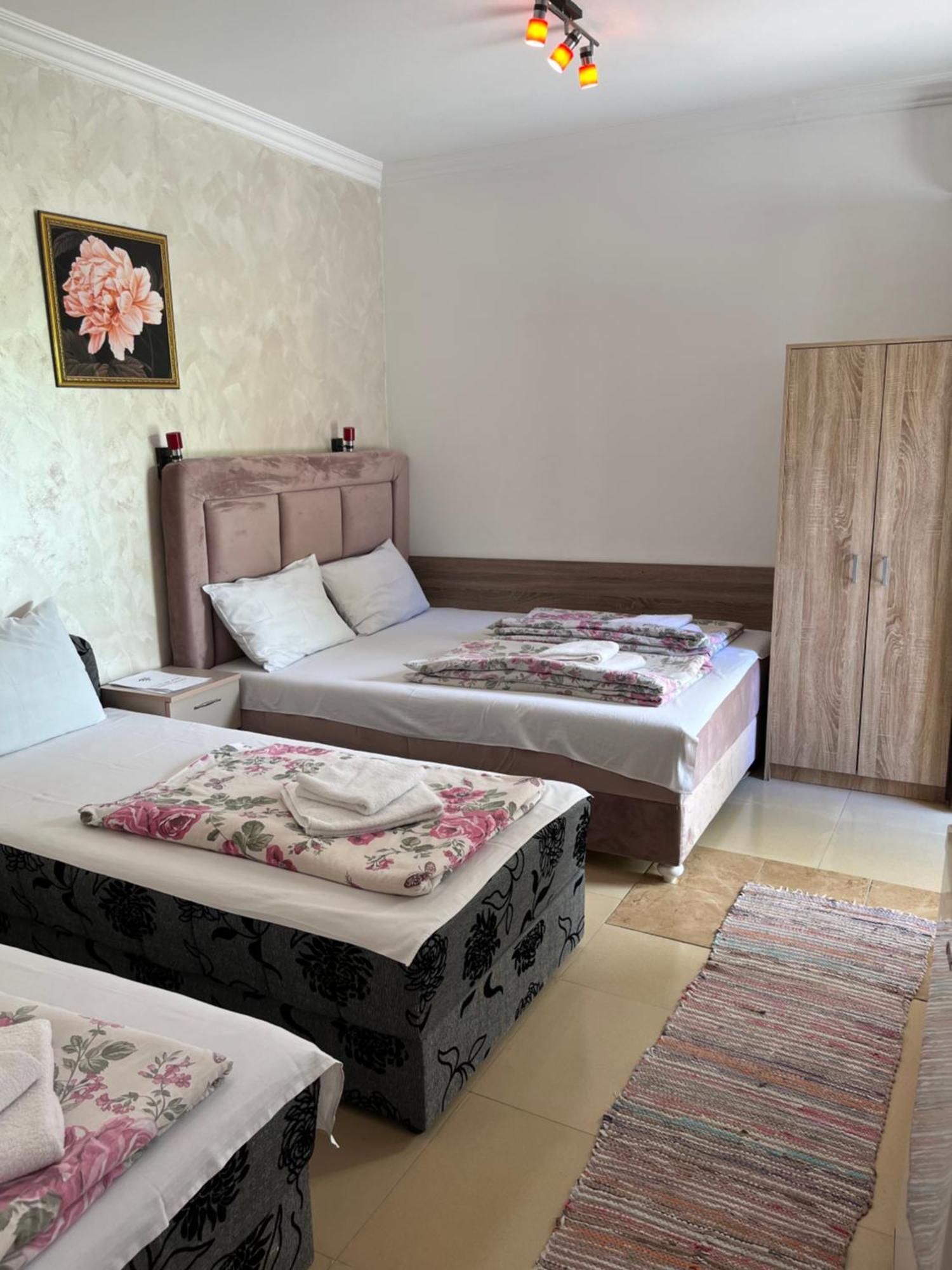 Sobe Sa Sopstvenim Kupatilom Private Rooms Bathroom In Center 诺威萨 外观 照片