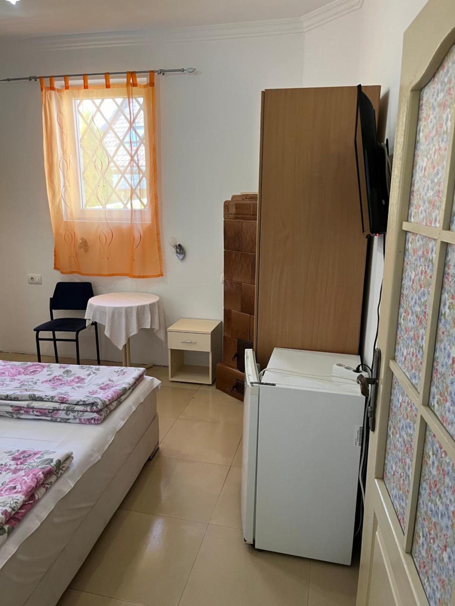 Sobe Sa Sopstvenim Kupatilom Private Rooms Bathroom In Center 诺威萨 外观 照片
