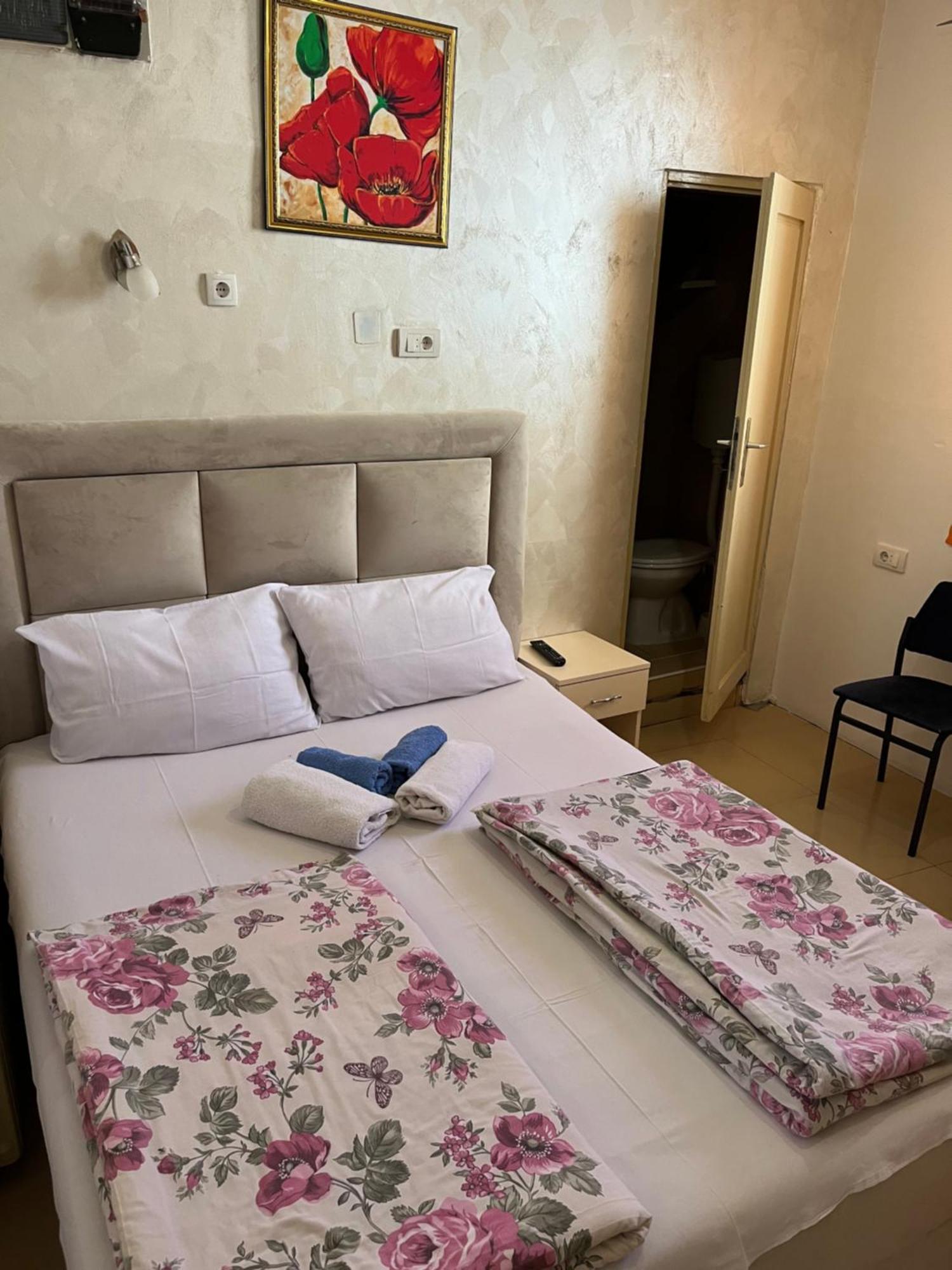 Sobe Sa Sopstvenim Kupatilom Private Rooms Bathroom In Center 诺威萨 外观 照片