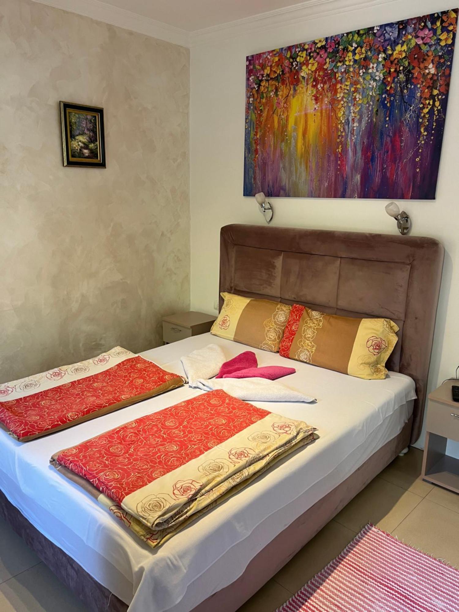 Sobe Sa Sopstvenim Kupatilom Private Rooms Bathroom In Center 诺威萨 外观 照片