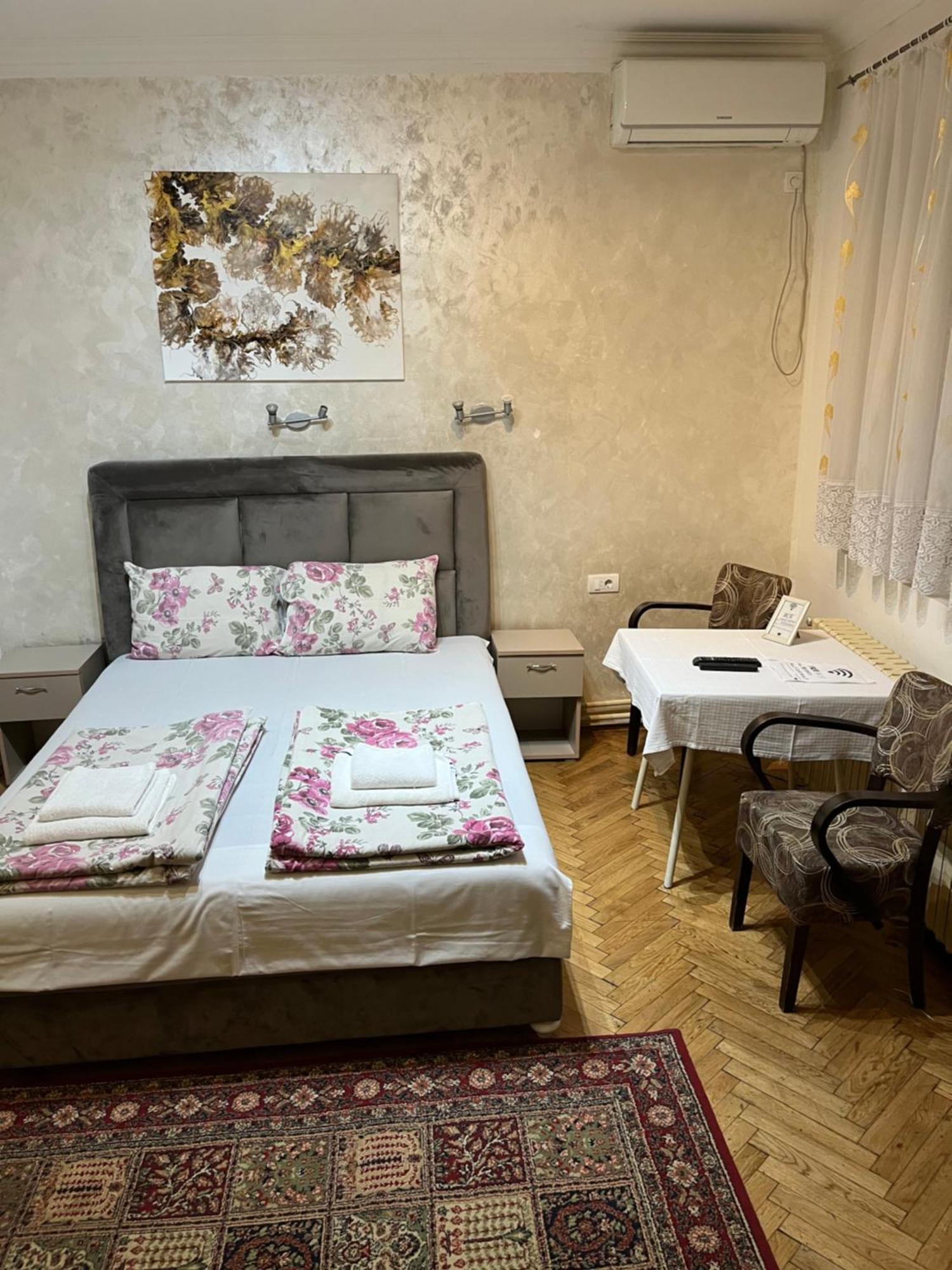 Sobe Sa Sopstvenim Kupatilom Private Rooms Bathroom In Center 诺威萨 外观 照片