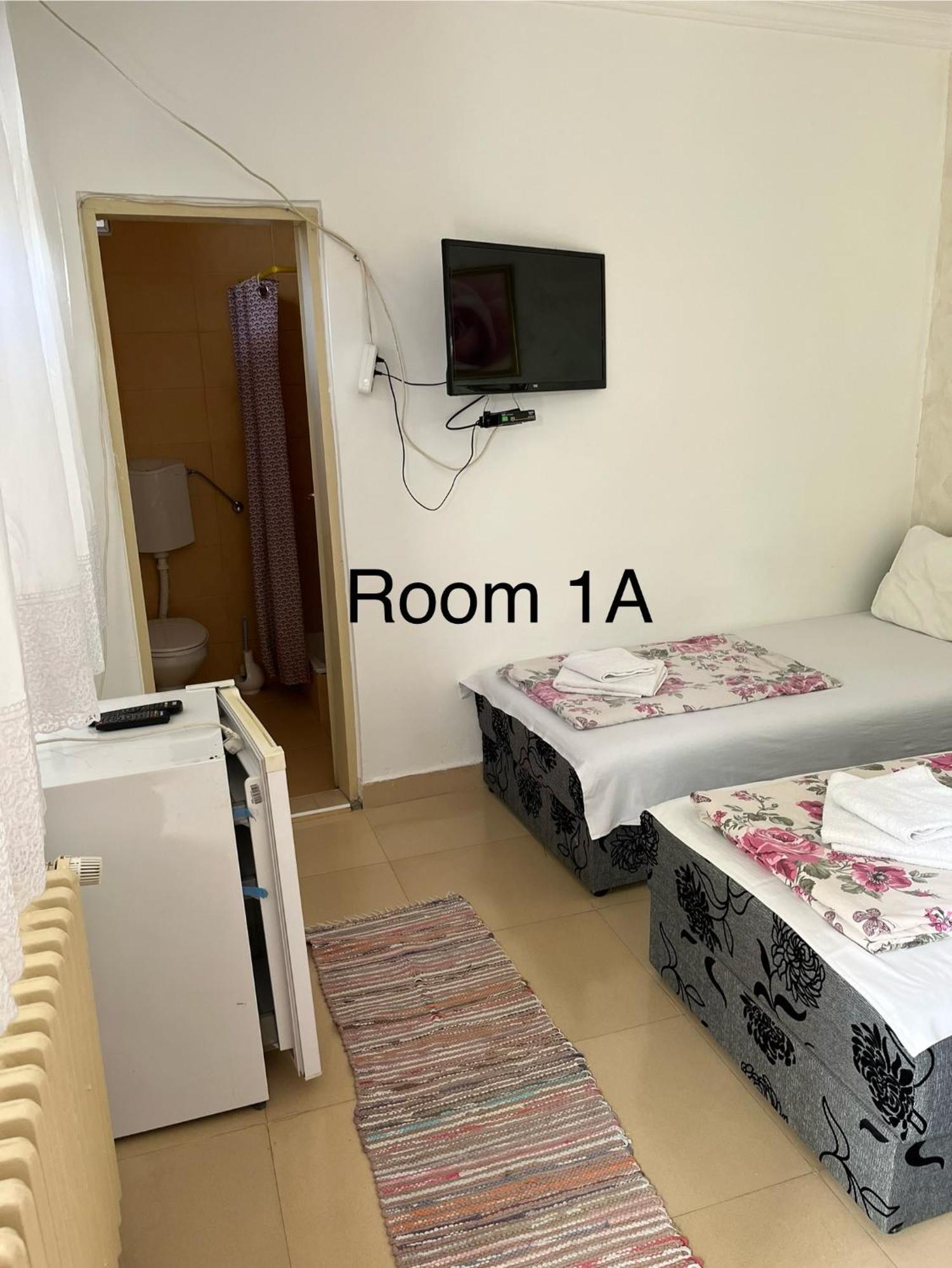 Sobe Sa Sopstvenim Kupatilom Private Rooms Bathroom In Center 诺威萨 外观 照片