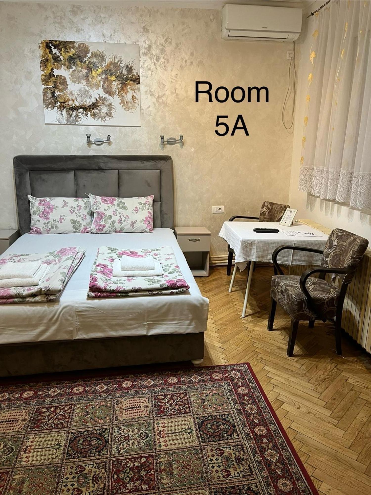 Sobe Sa Sopstvenim Kupatilom Private Rooms Bathroom In Center 诺威萨 外观 照片