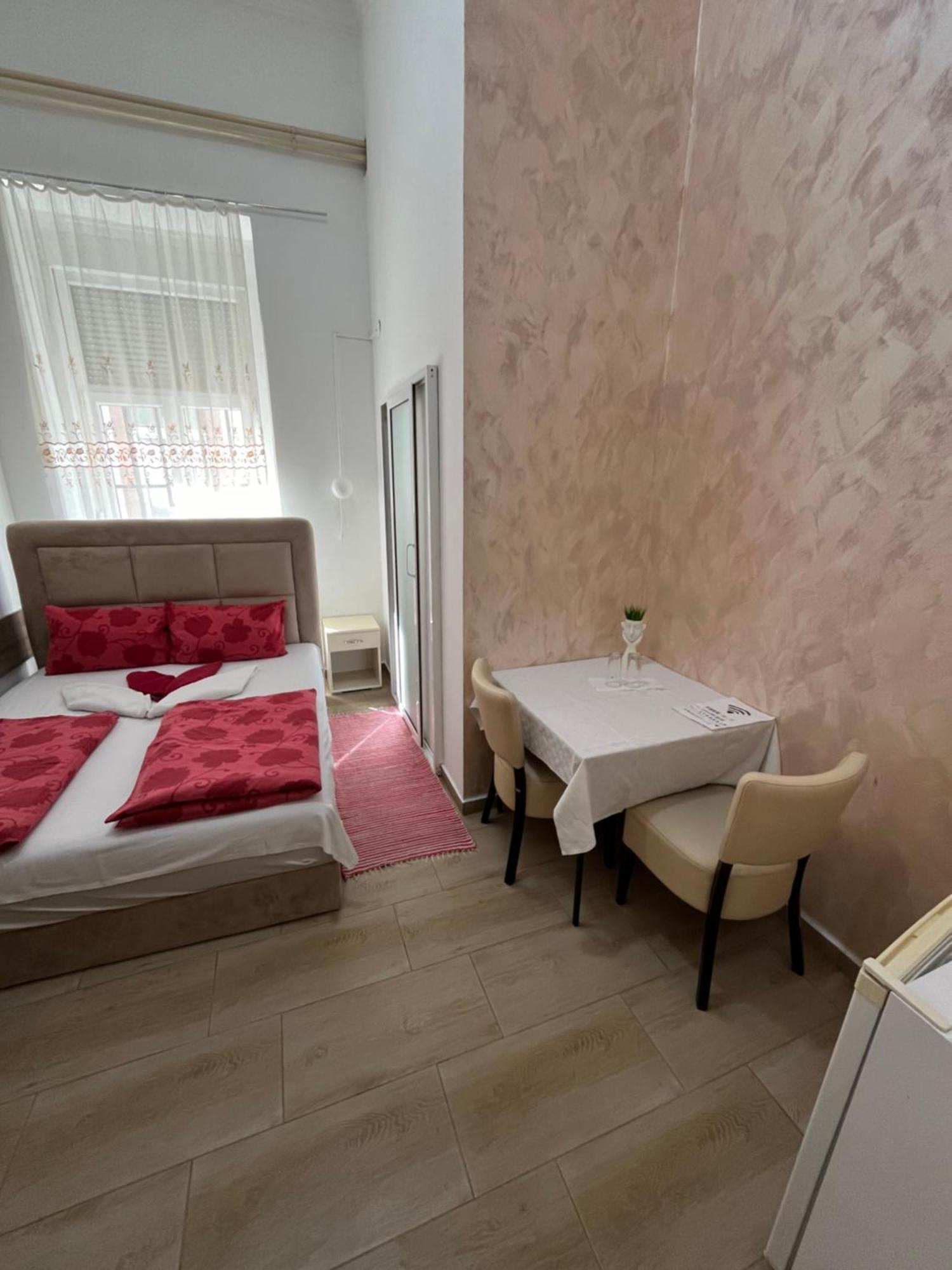 Sobe Sa Sopstvenim Kupatilom Private Rooms Bathroom In Center 诺威萨 外观 照片