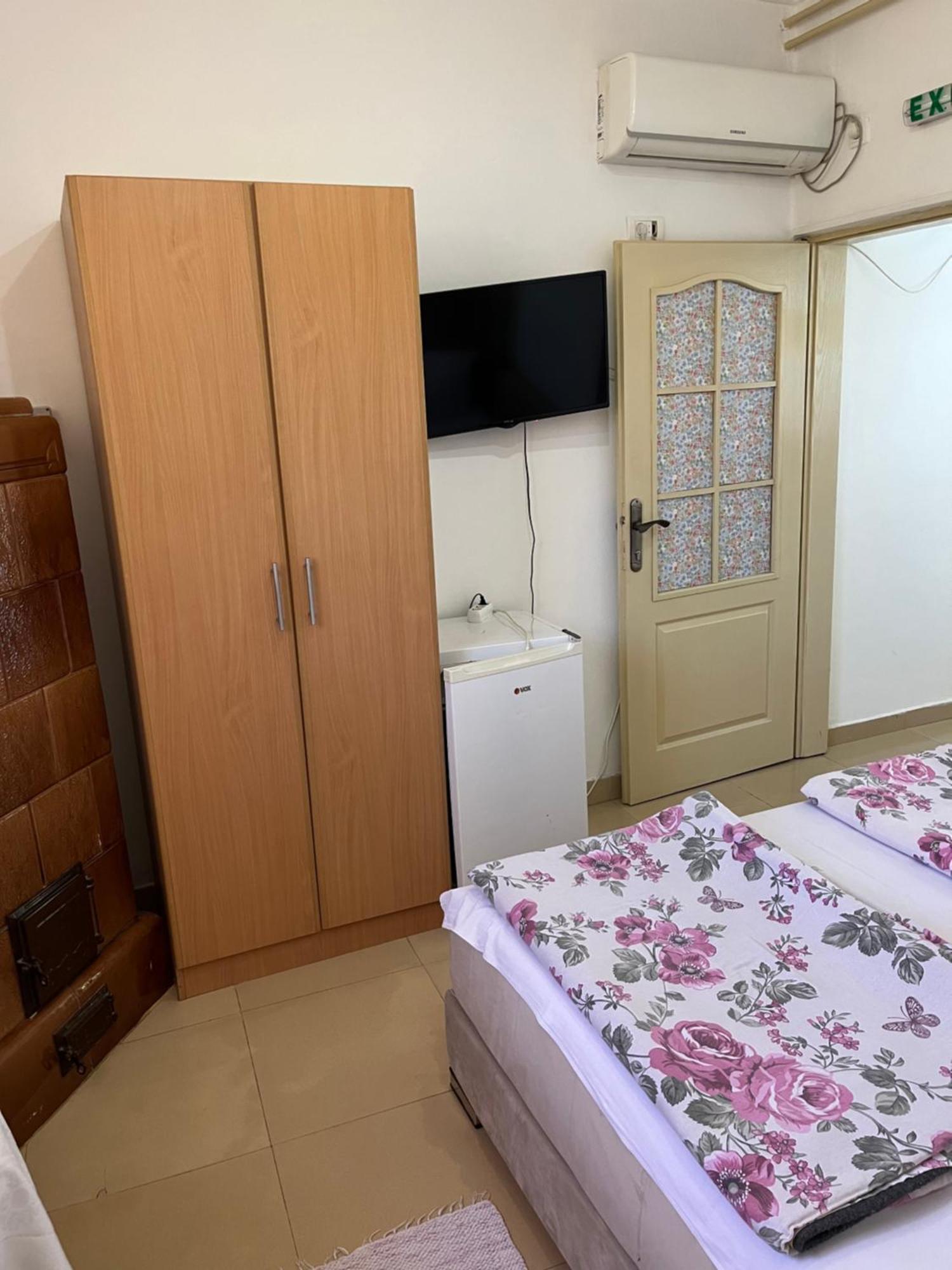 Sobe Sa Sopstvenim Kupatilom Private Rooms Bathroom In Center 诺威萨 外观 照片